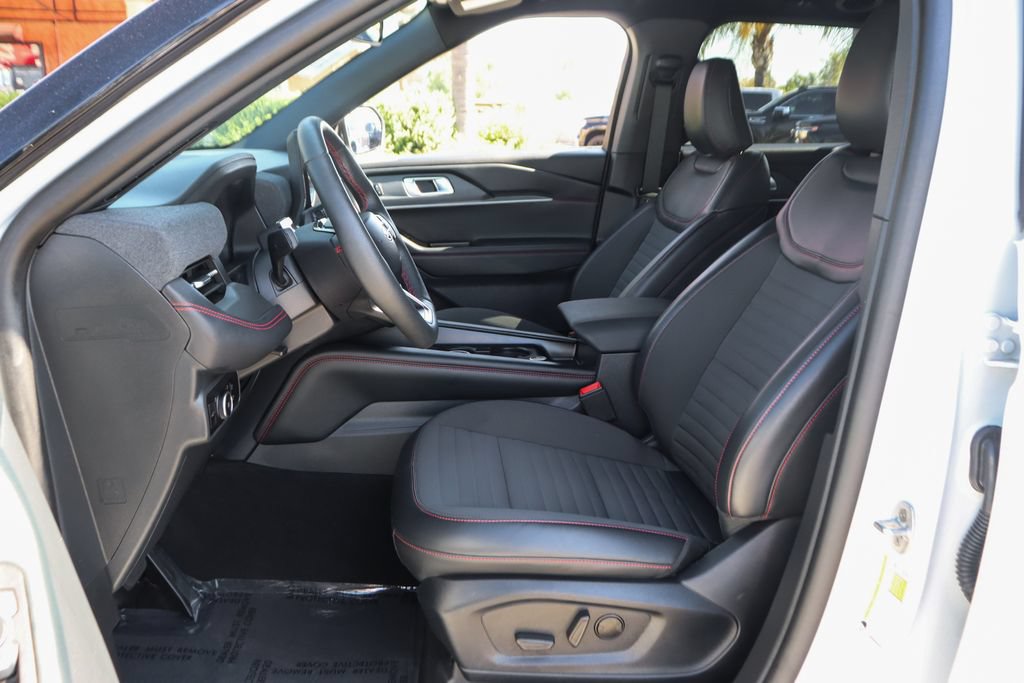 Used 2026 Ford Explorer ST-Line w/ ST-Line Street Pack AWD/4WD image 20