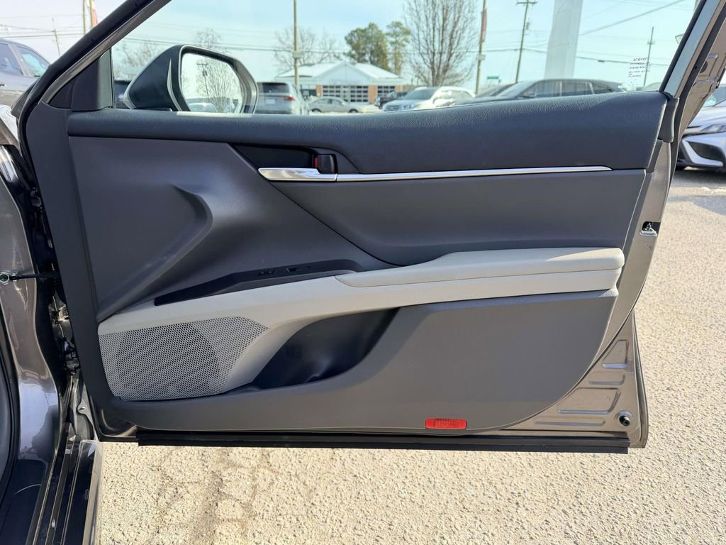 Certified 2022 Toyota Camry SE image 11