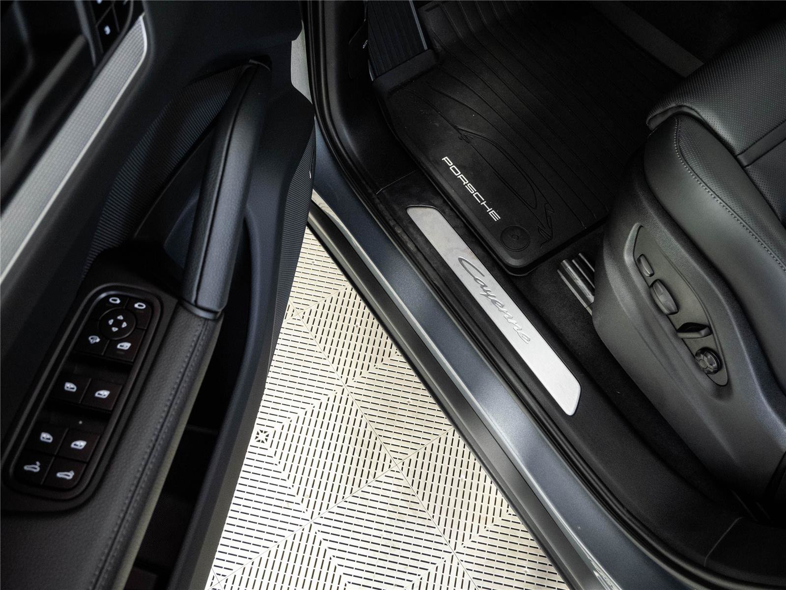 Certified 2026 Porsche Cayenne Coupe AWD/4WD image 7