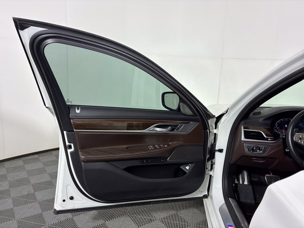 Used 2022 BMW 750i xDrive w/ Luxury Rear Seating Package AWD/4WD image 23