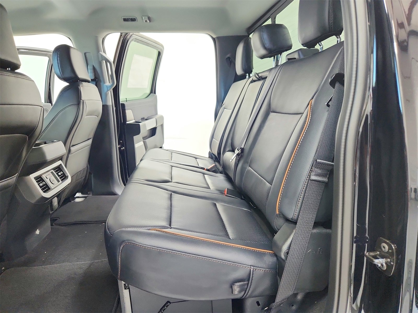 New 2026 Ford F250 Lariat w/ Black Appearance Package image 37