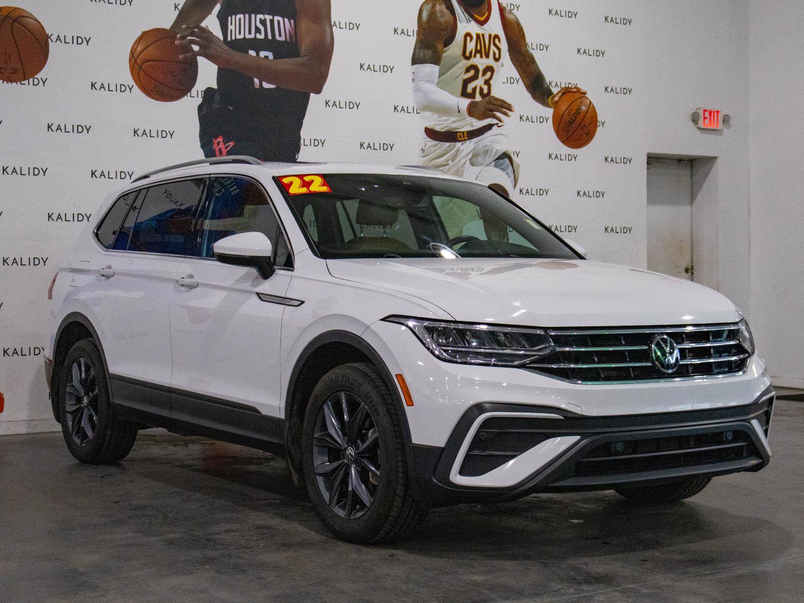 Used 2022 Volkswagen Tiguan SE AWD/4WD image 19