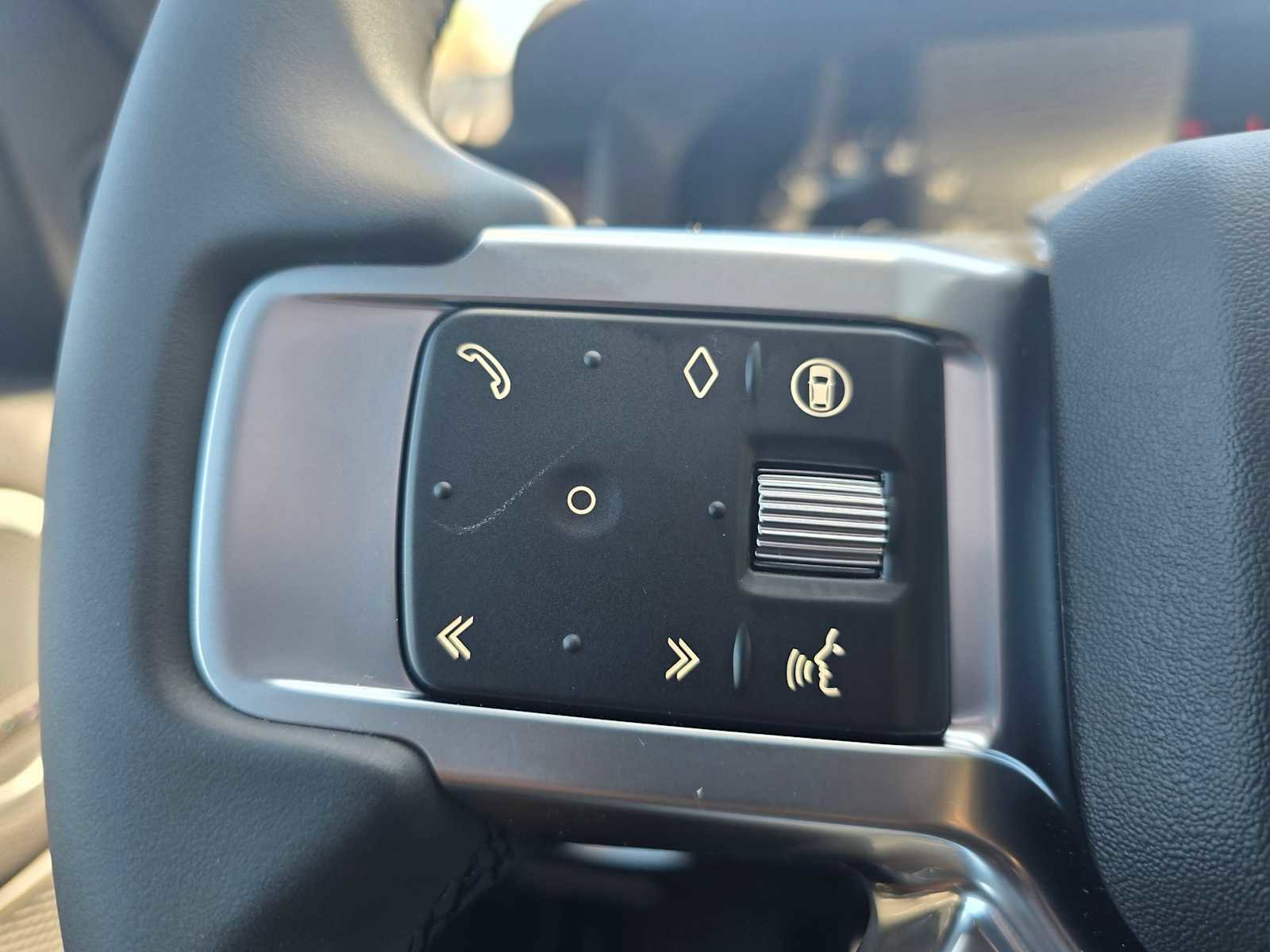 New 2025 Land Rover Discovery Dynamic SE image 33