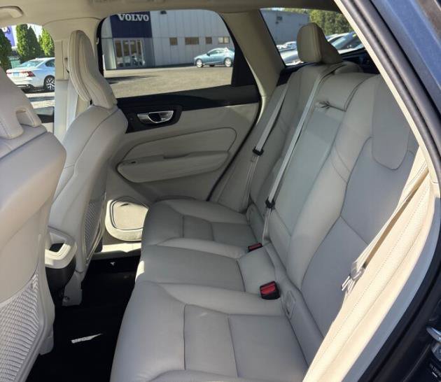 Used 2024 Volvo XC60 B5 Core w/ Protection Package Premier AWD/4WD image 9
