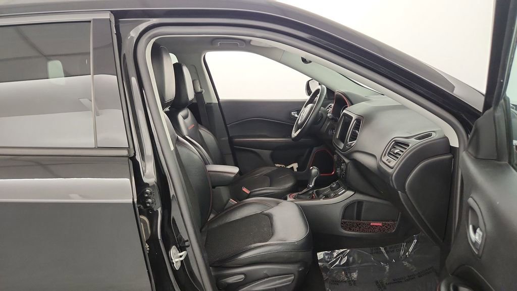 Used 2018 Jeep Compass Trailhawk w/ Cold Weather Group AWD/4WD image 25