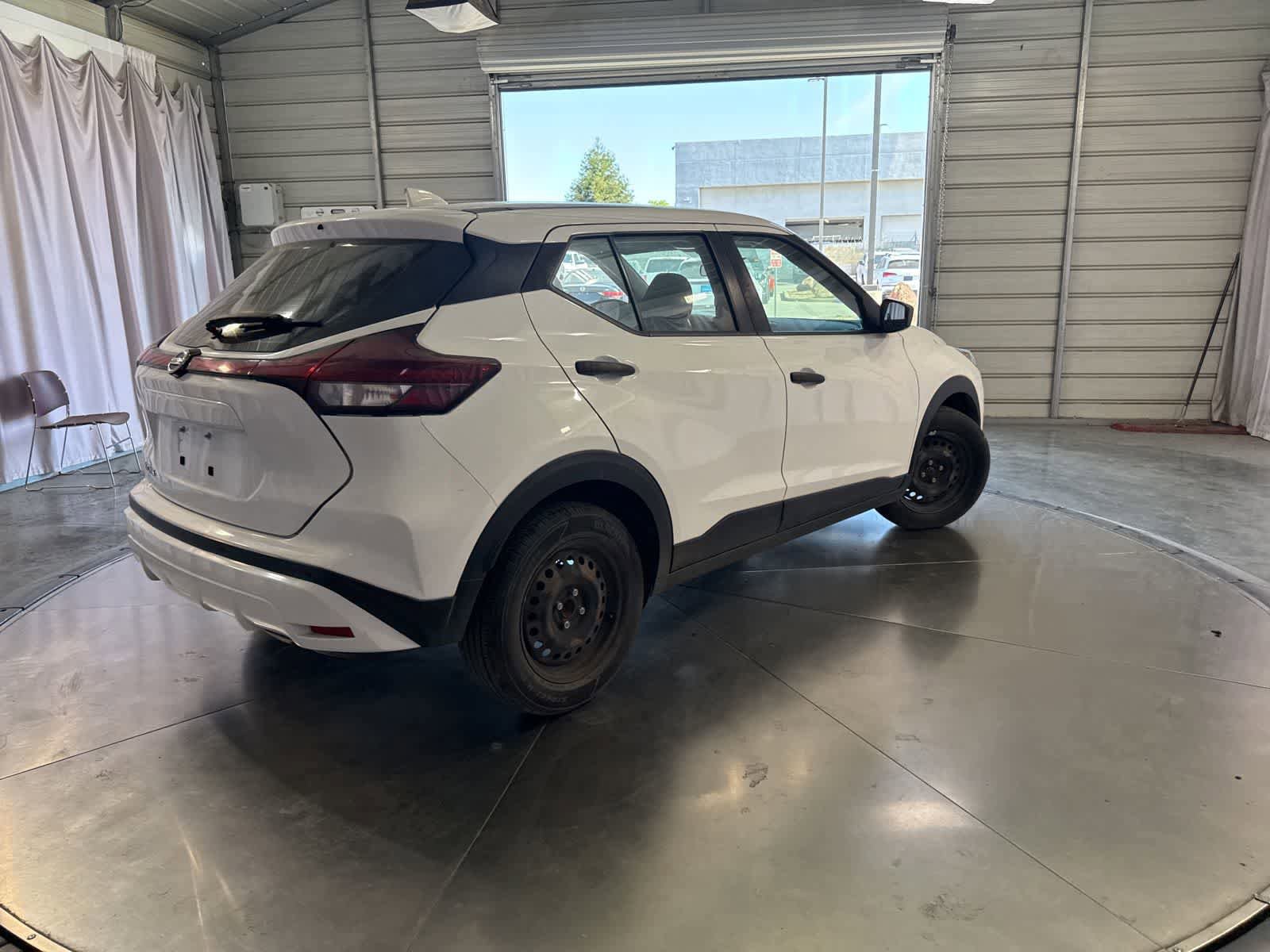 Used 2023 Nissan Kicks S FWD image 5