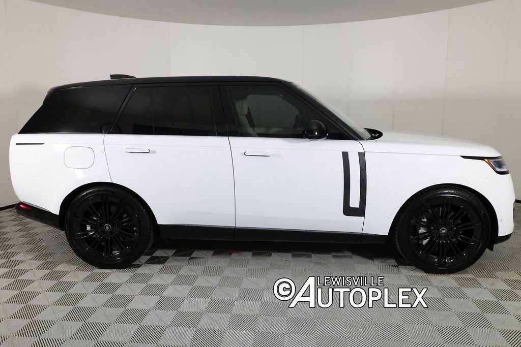 Used 2025 Land Rover Range Rover SE image 4