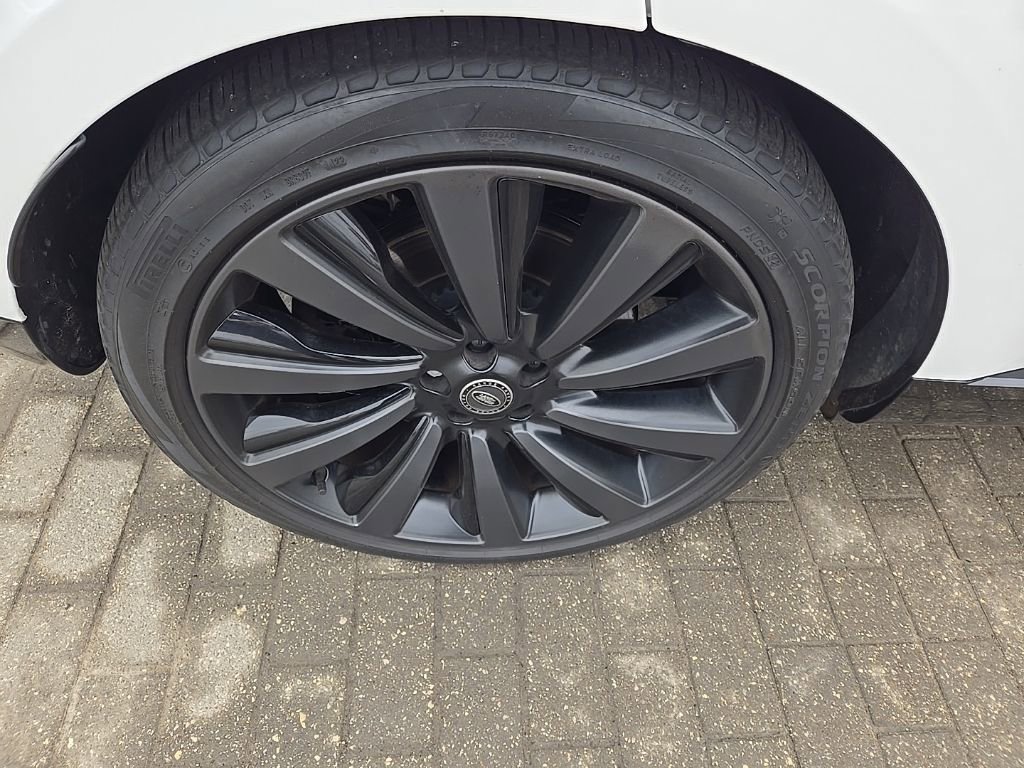 Used 2023 Land Rover Range Rover SV image 12