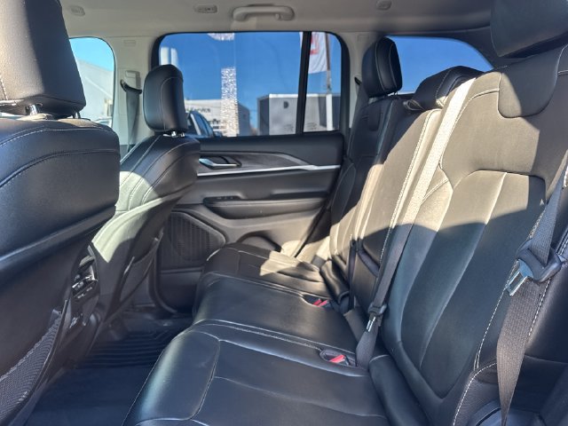 Used 2023 Jeep Grand Cherokee Limited AWD/4WD image 11