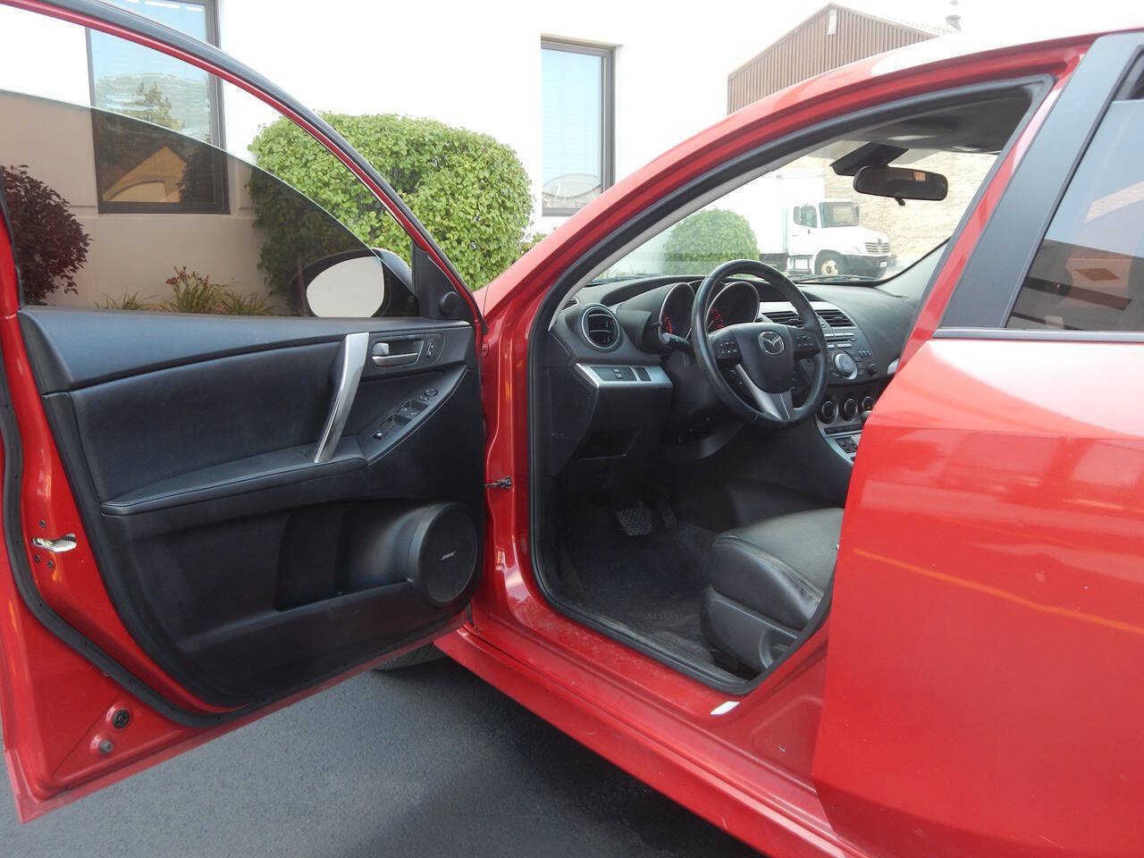 Used 2011 MAZDA MAZDA3 s Grand Touring w/ Tech Pkg FWD image 25