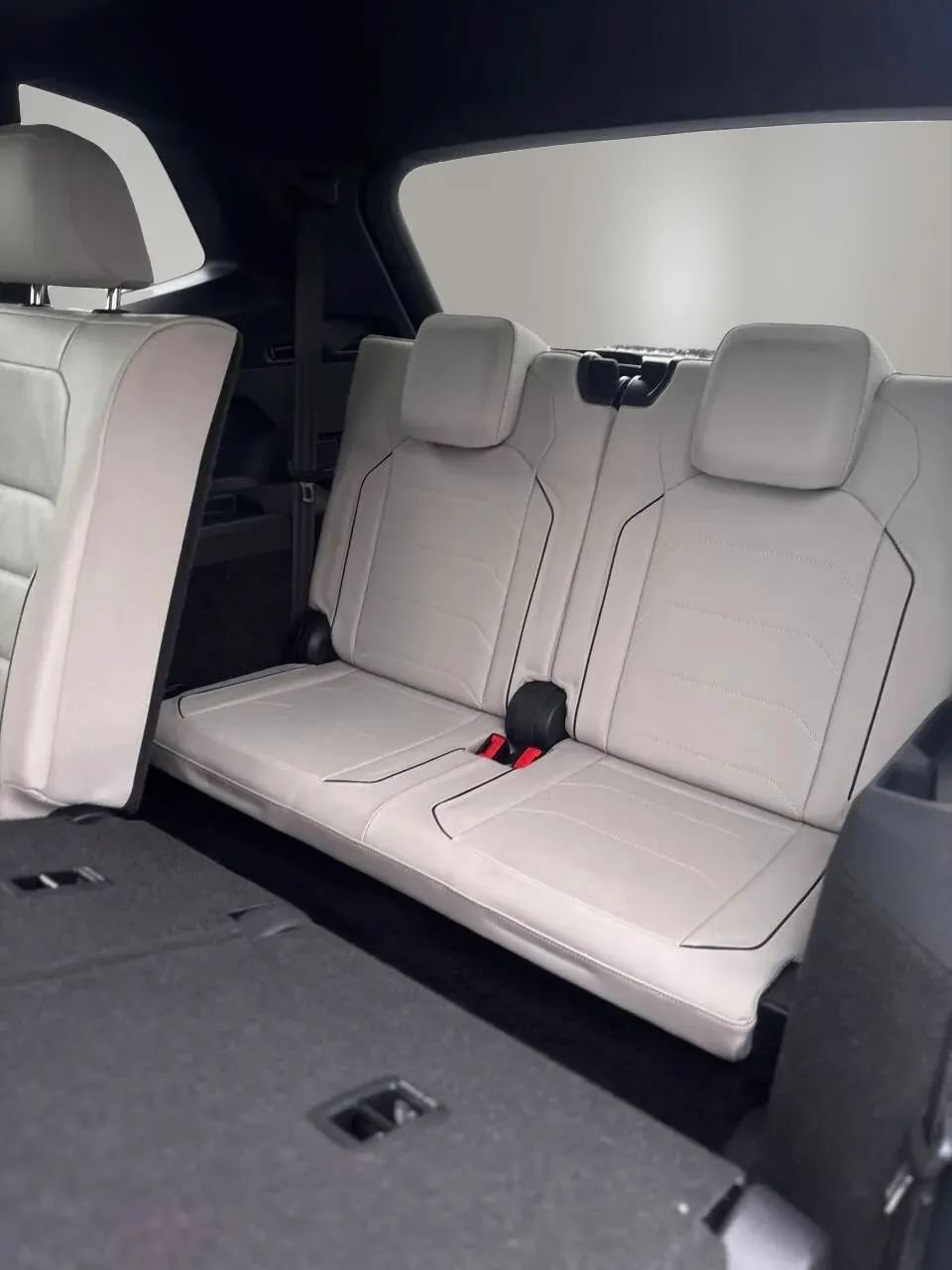 Used 2020 Volkswagen Tiguan SEL Premium R-Line w/ 3rd Row Seat Package AWD/4WD image 14