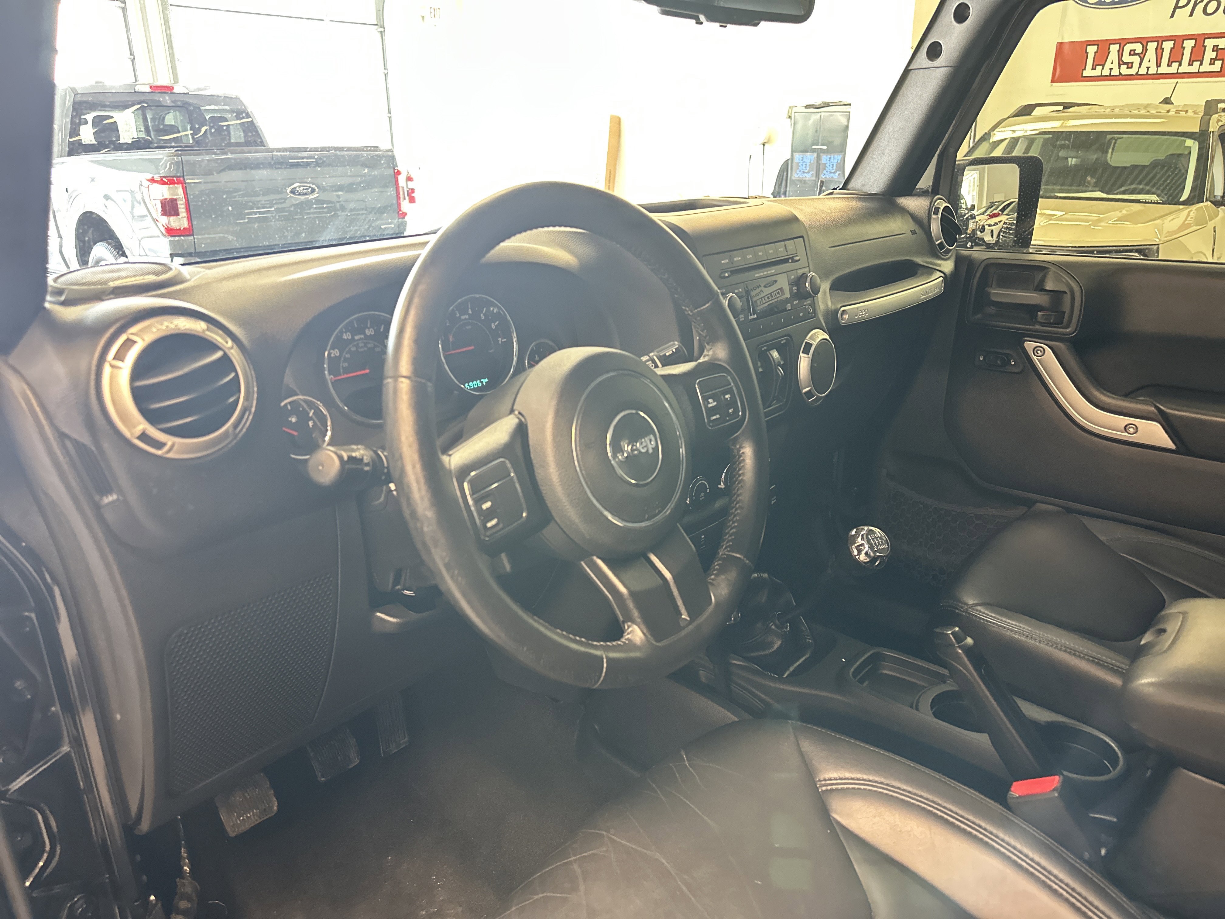 Used 2016 Jeep Wrangler Unlimited Sahara w/ Dual Top Group image 21