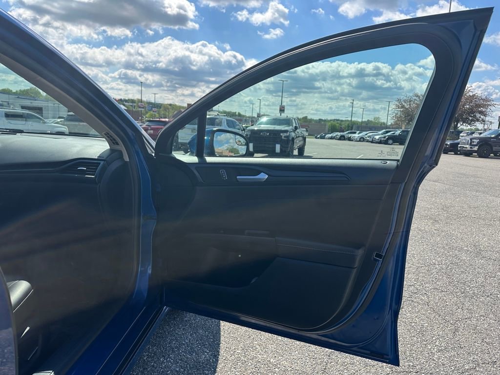 Used 2018 Ford Fusion SE w/ Equipment Group 201A FWD image 20