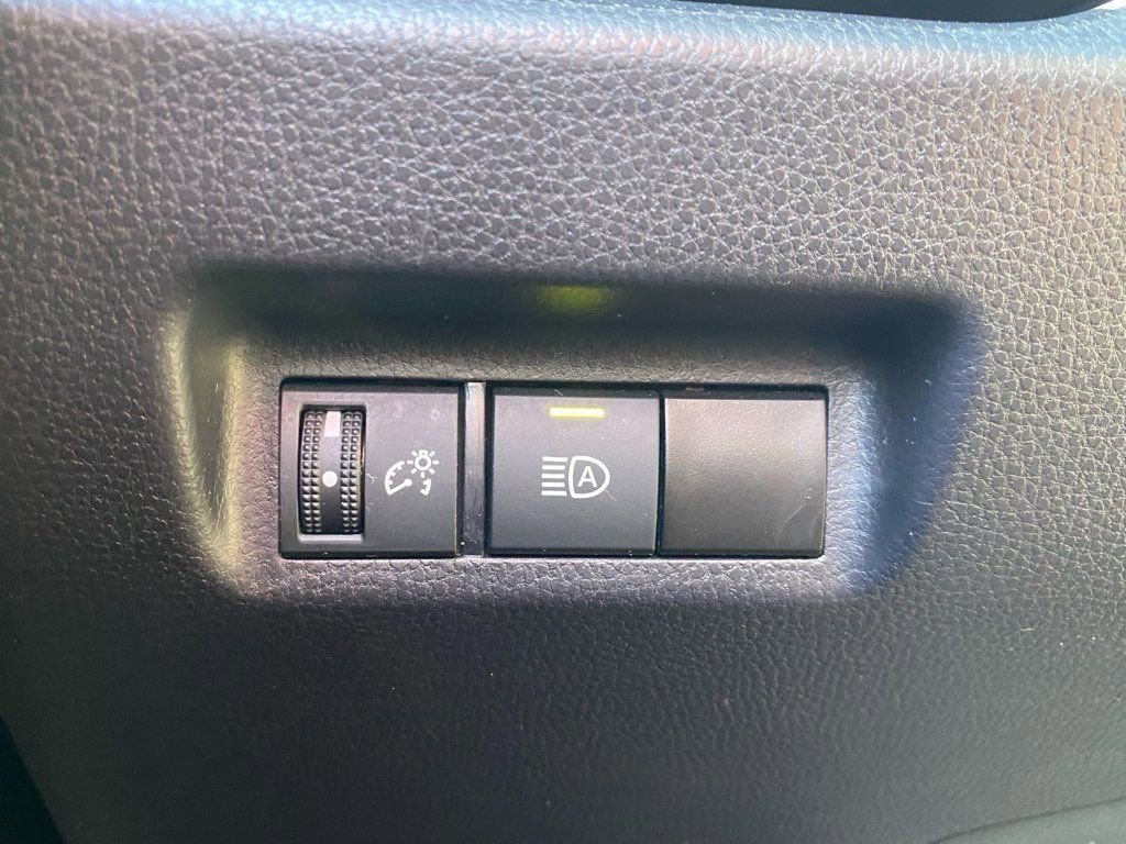 Used 2025 Toyota RAV4 XLE AWD/4WD image 25