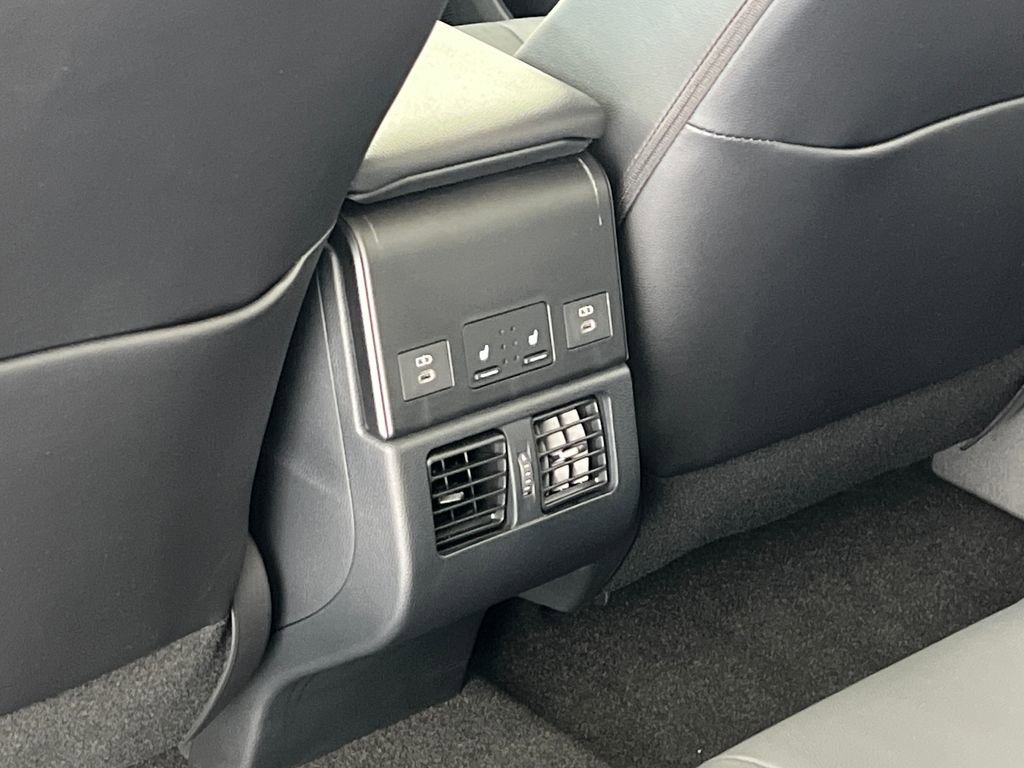 Used 2024 Subaru Solterra Limited image 44