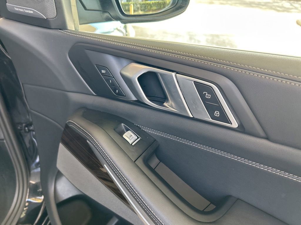 Used 2025 BMW X7 xDrive40i image 26