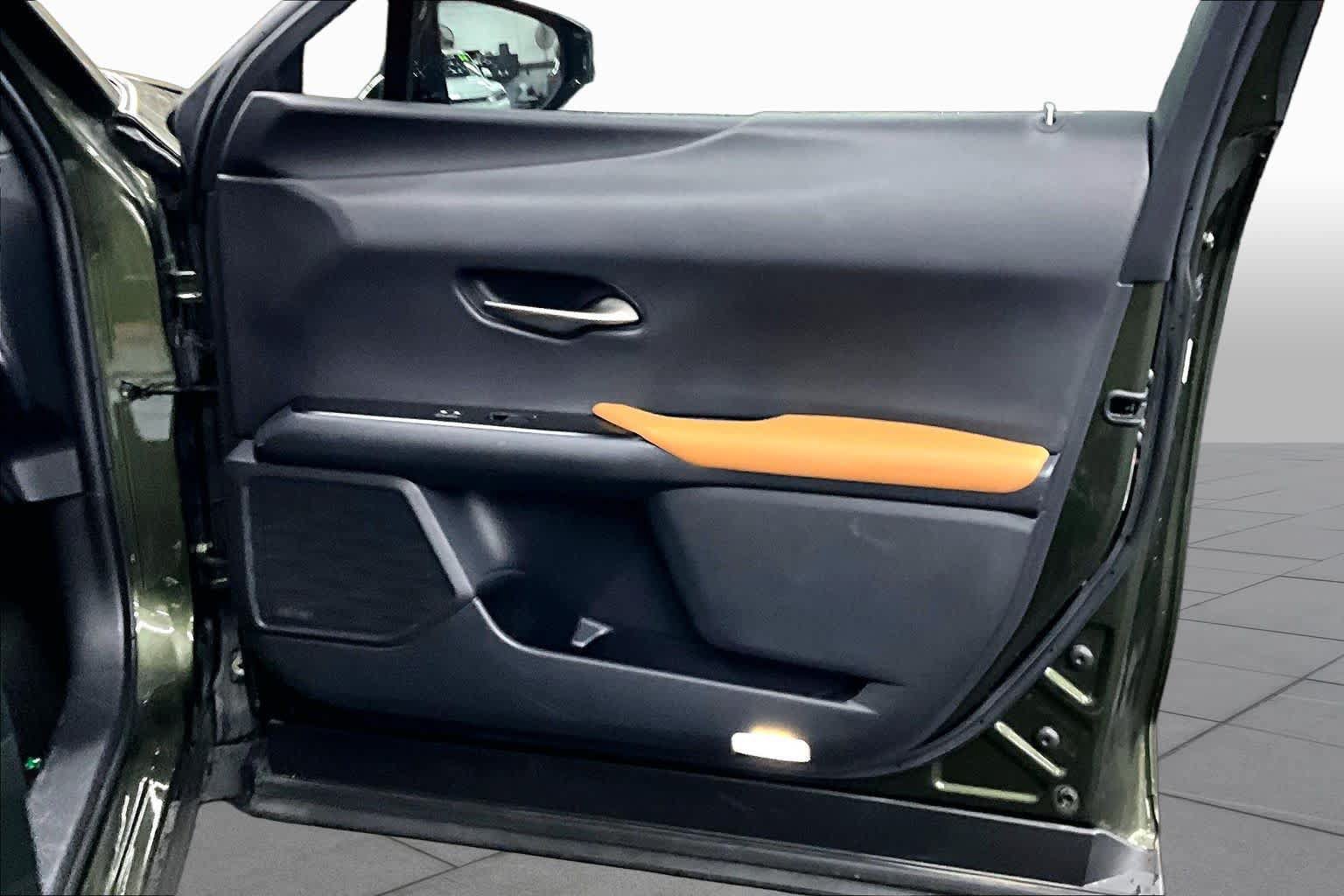 Used 2019 Lexus UX 250h w/ Premium Package AWD/4WD image 22