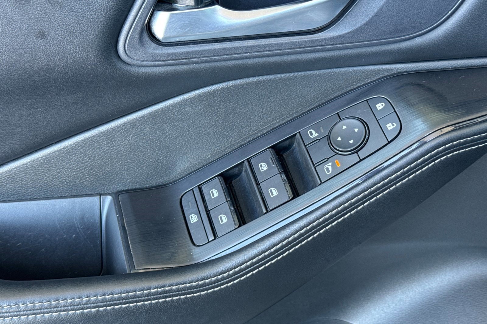 Used 2024 Nissan Rogue SV FWD image 13