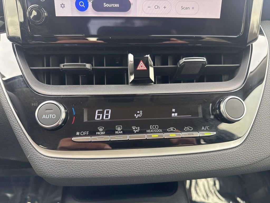 Used 2025 Toyota Corolla LE image 17