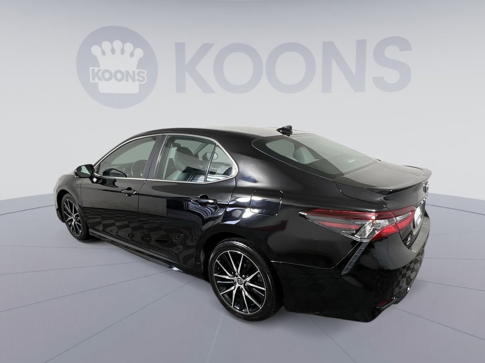 Used 2022 Toyota Camry SE FWD image 8
