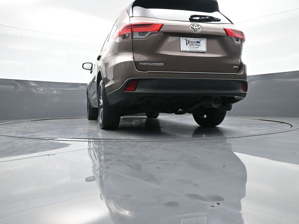 Certified 2018 Toyota Highlander LE image 31