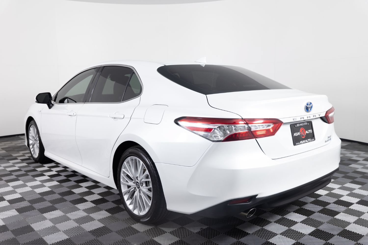 Used 2019 Toyota Camry XLE FWD image 5