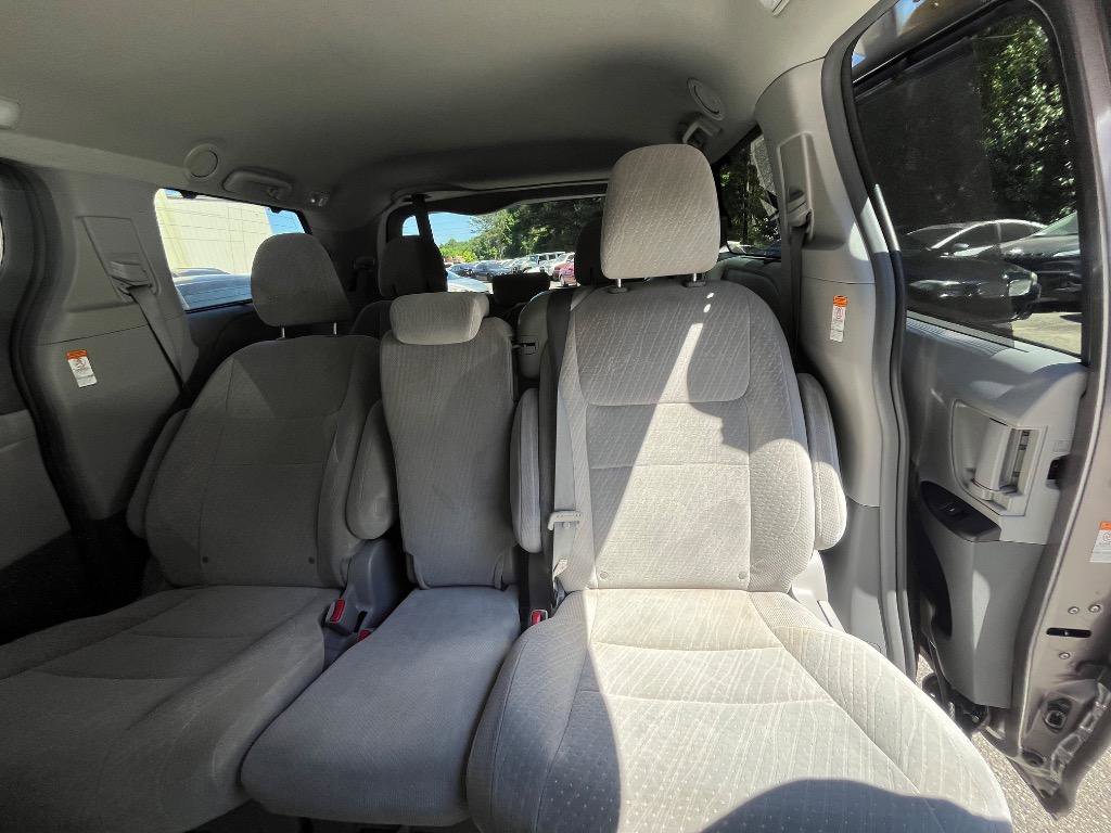 Used 2019 Toyota Sienna LE FWD image 22