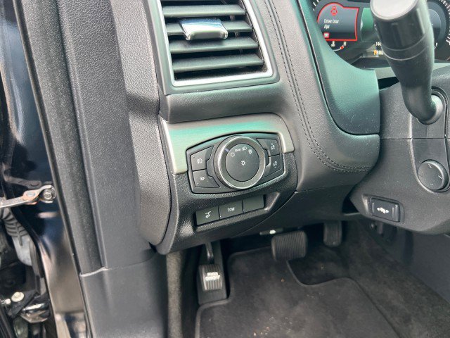 Used 2017 Ford Explorer Platinum image 12