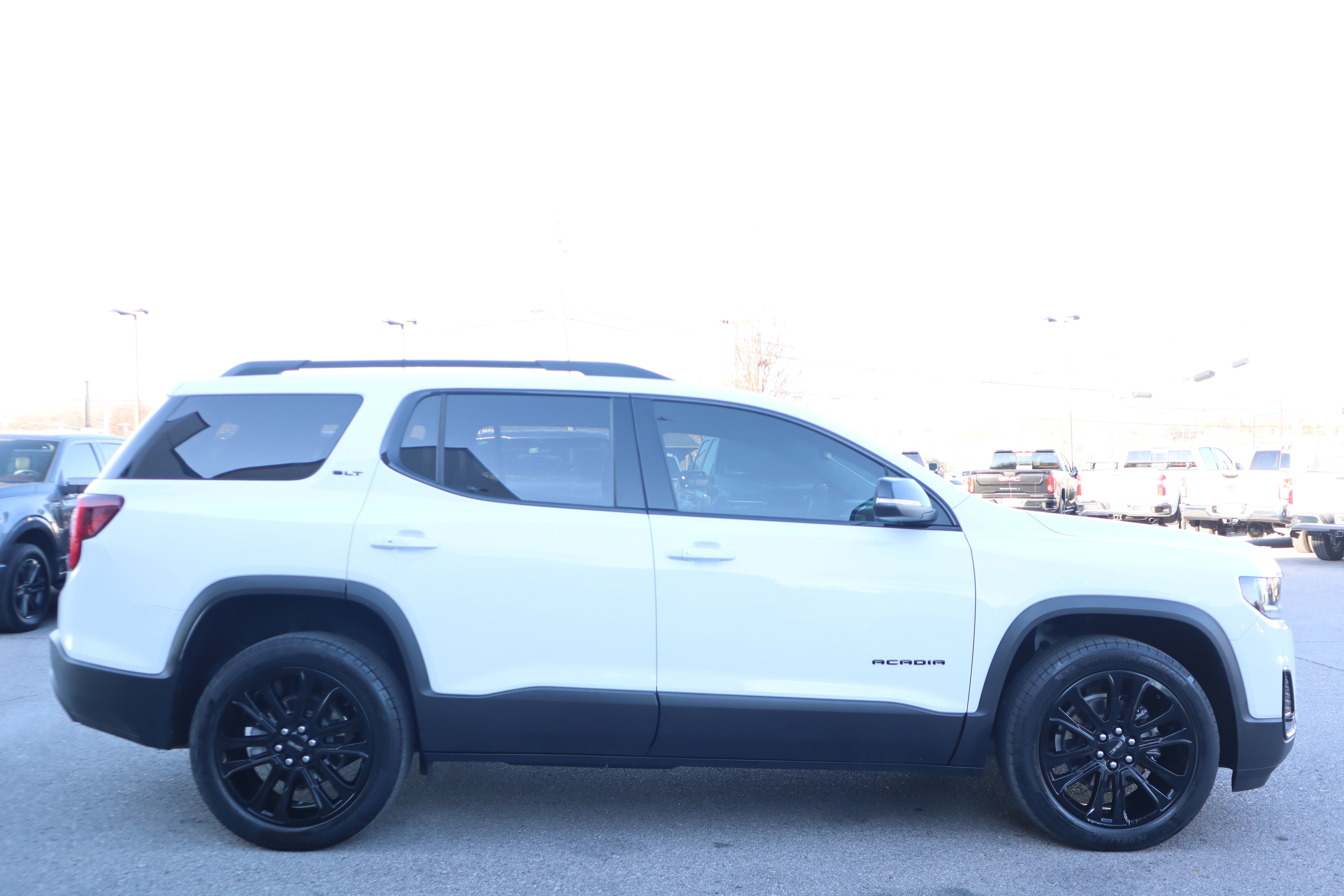 Used 2023 GMC Acadia SLT w/ Elevation Edition image 6