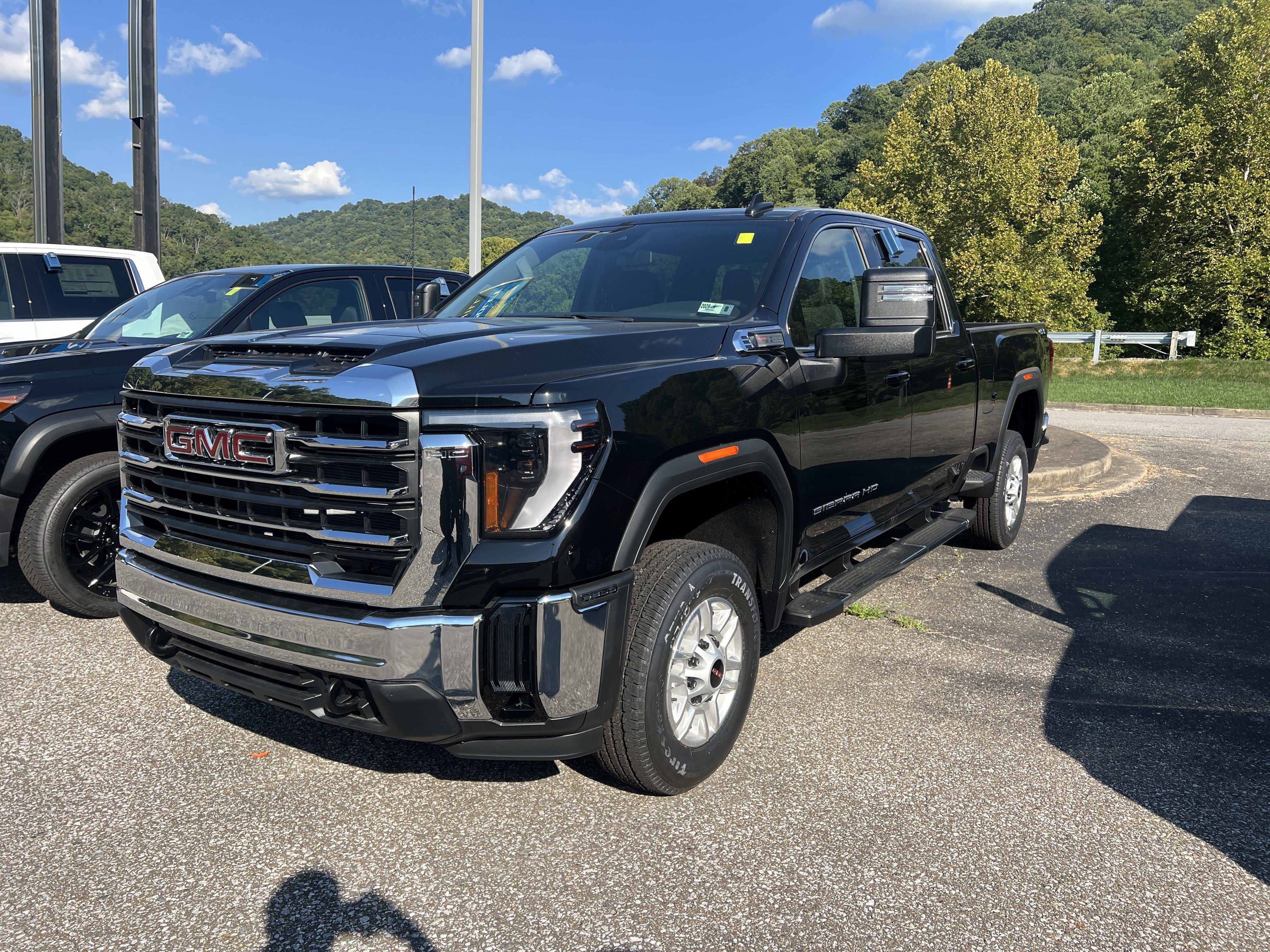 New 2026 GMC Sierra 2500 SLE w/ Remote Start Package AWD/4WD image 6