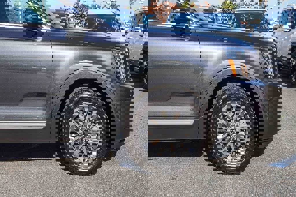 Certified 2024 Kia Telluride LX image 9