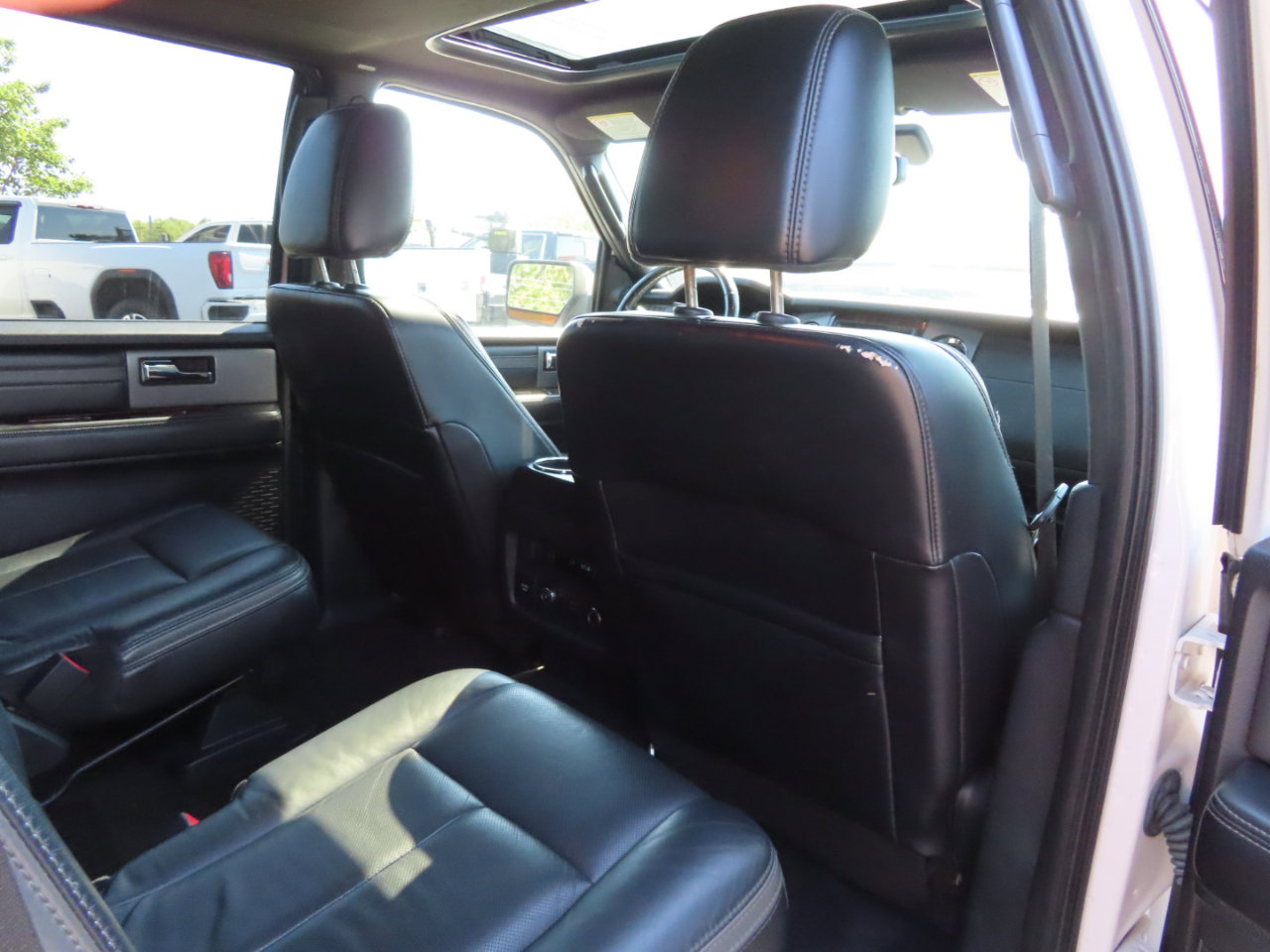 Used 2016 Ford Expedition Platinum image 53