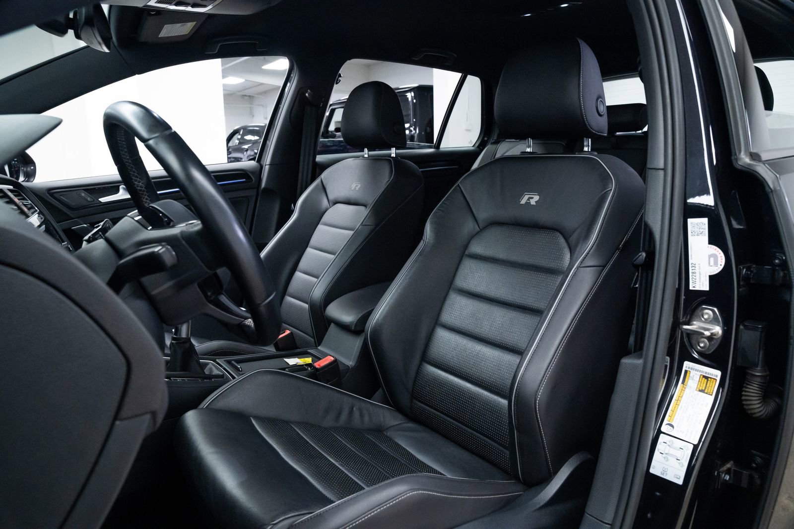 Used 2019 Volkswagen Golf R 4-Door image 17