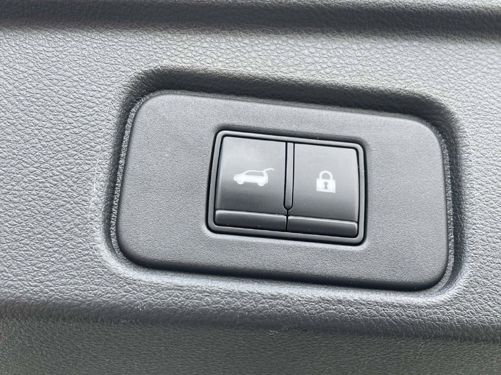 Used 2022 Nissan Pathfinder SL AWD/4WD image 11