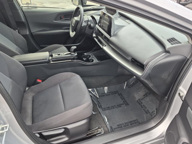 Used 2025 Toyota Prius LE FWD image 5