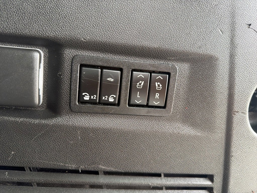 Used 2022 Chevrolet Tahoe Z71 w/ Luxury Package image 11