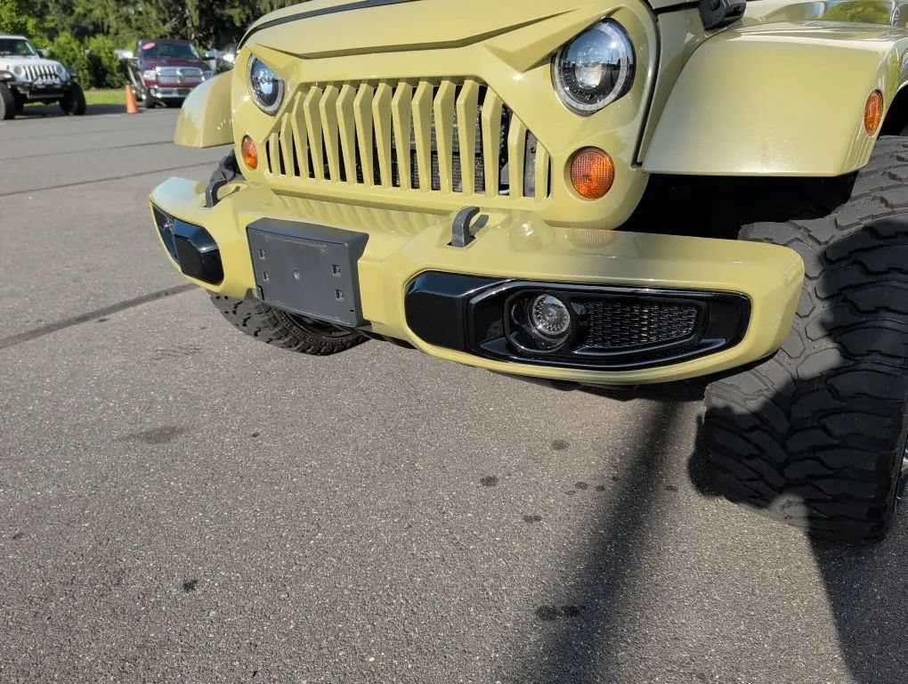 Used 2013 Jeep Wrangler Unlimited Sahara w/ Connectivity Group AWD/4WD image 7