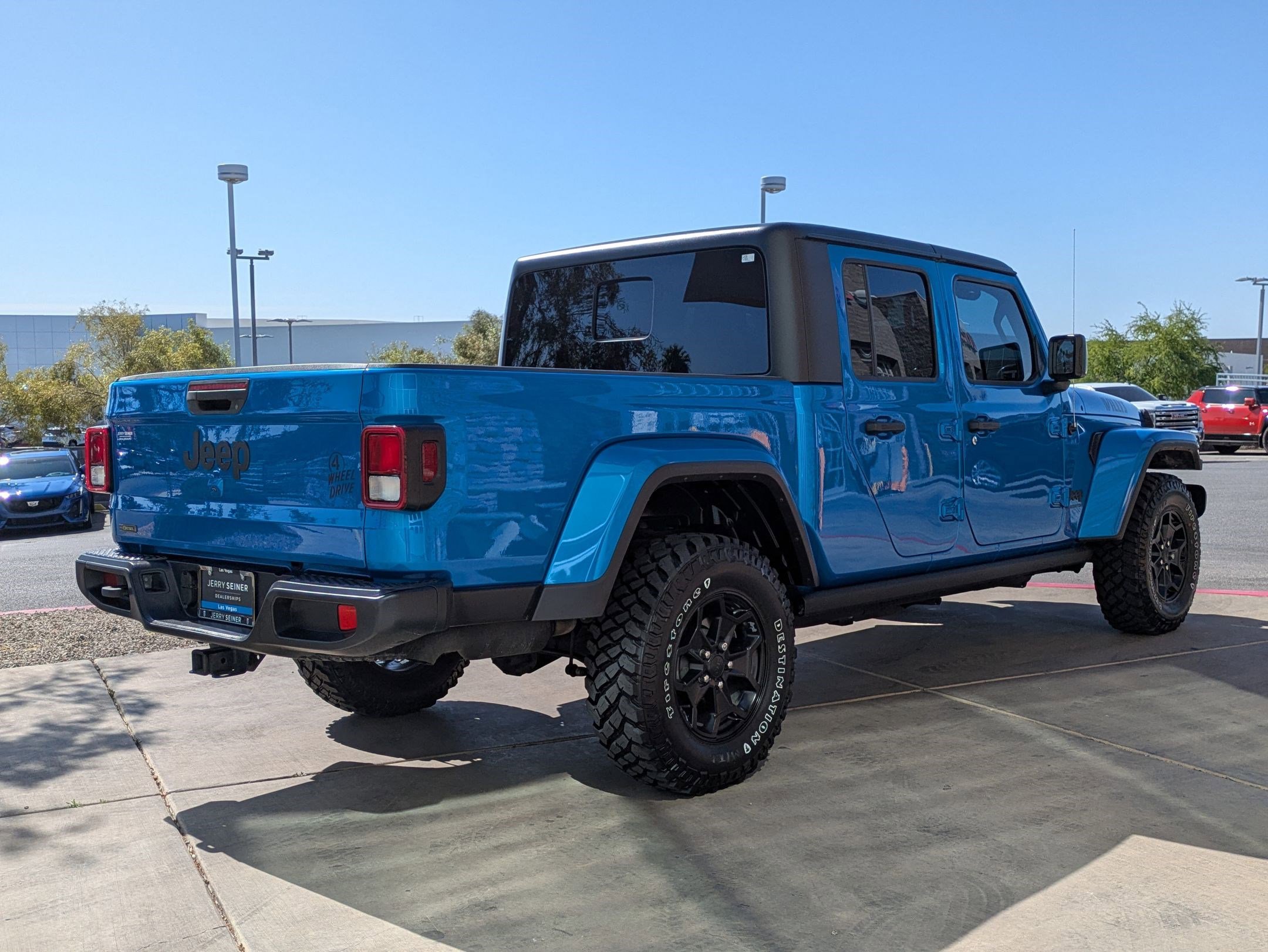 Used 2021 Jeep Gladiator Willys AWD/4WD image 5