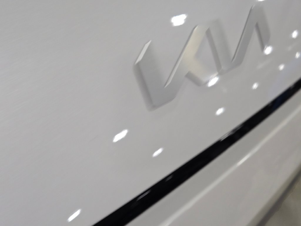 New 2027 Kia EV3 Wind FWD image 5