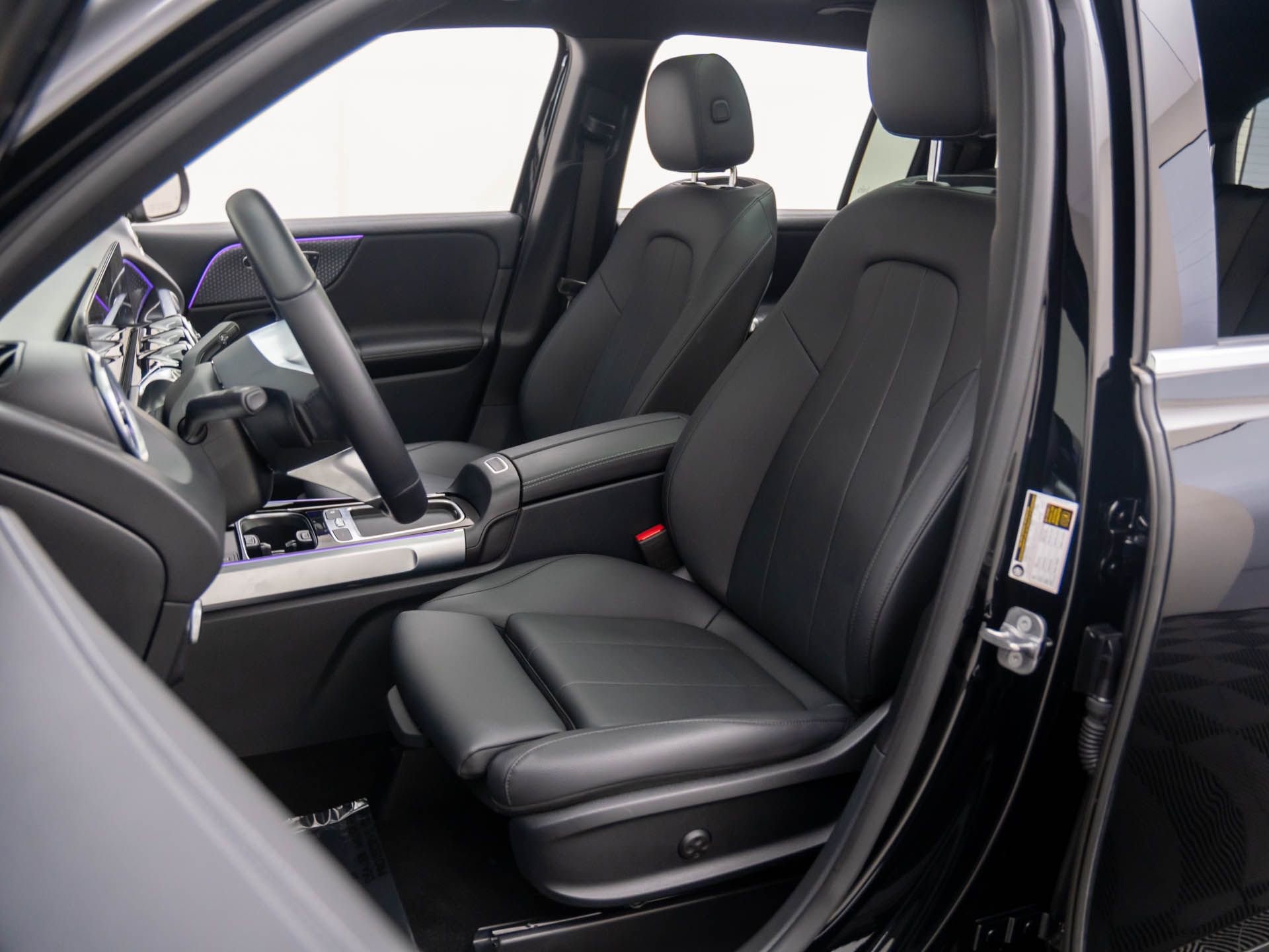 Certified 2024 Mercedes-Benz GLB 250 4MATIC w/ Exclusive Package image 18