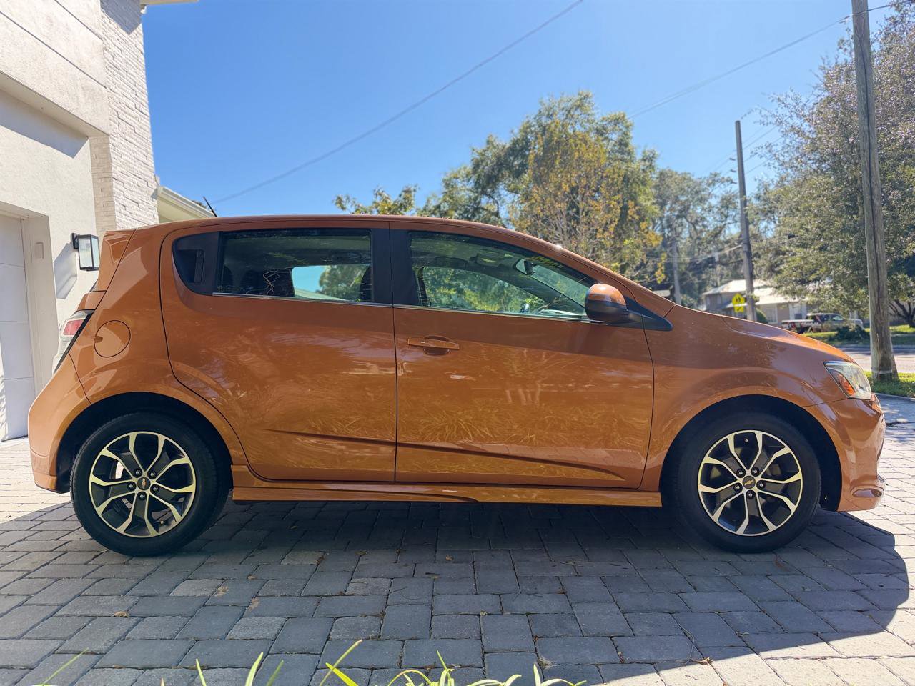Used 2017 Chevrolet Sonic LT w/ Convenience Package FWD image 6