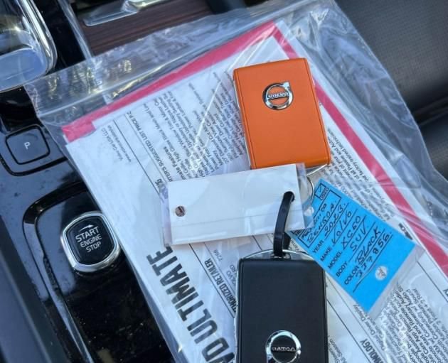 Used 2023 Volvo XC60 B5 Ultimate w/ Protection Package Premier image 4