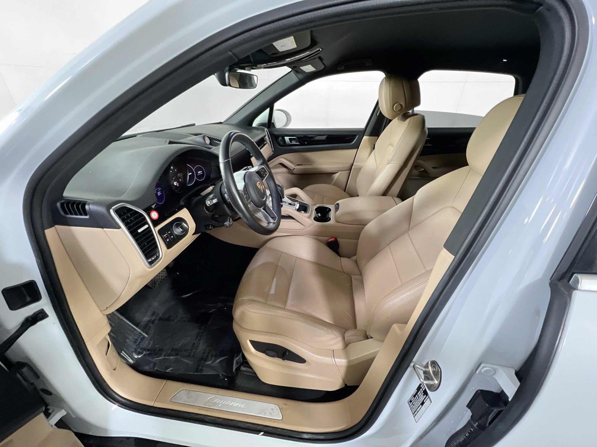 Used 2022 Porsche Cayenne image 21