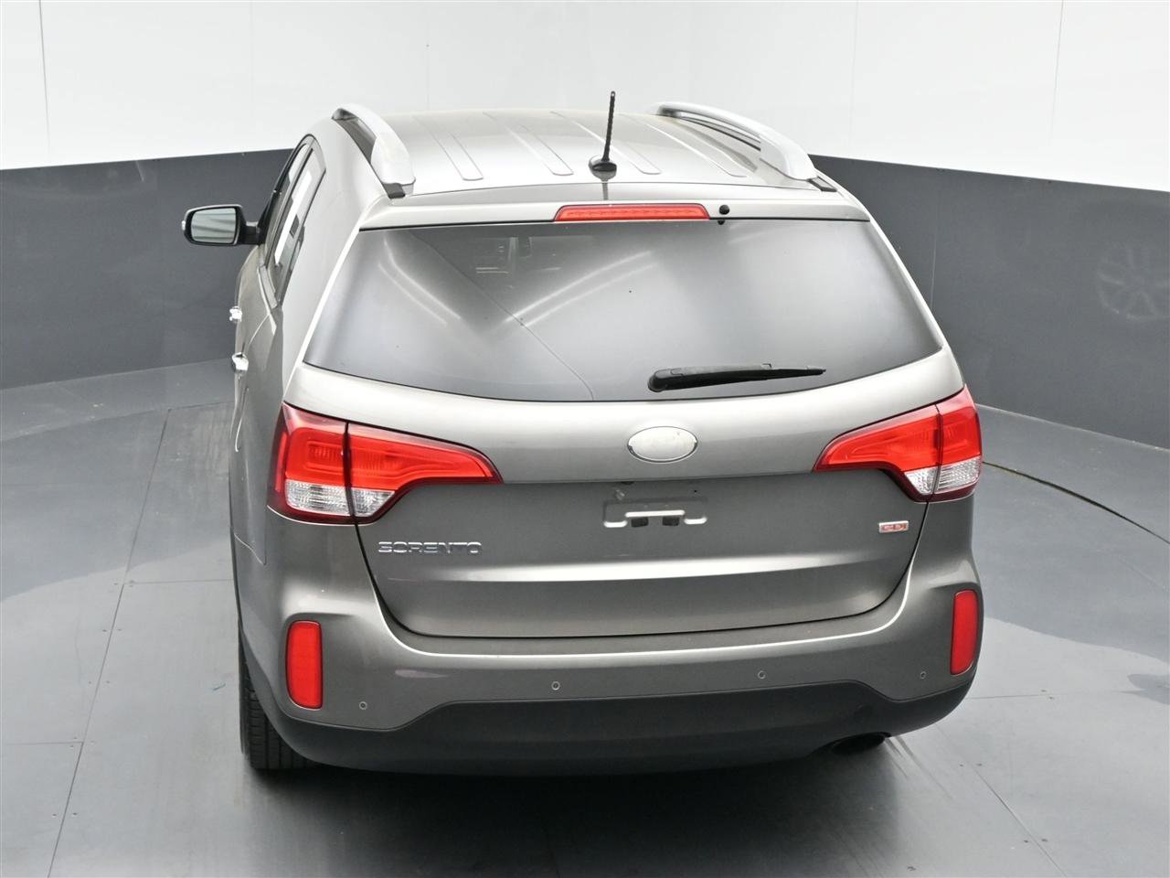 Used 2015 Kia Sorento LX image 25