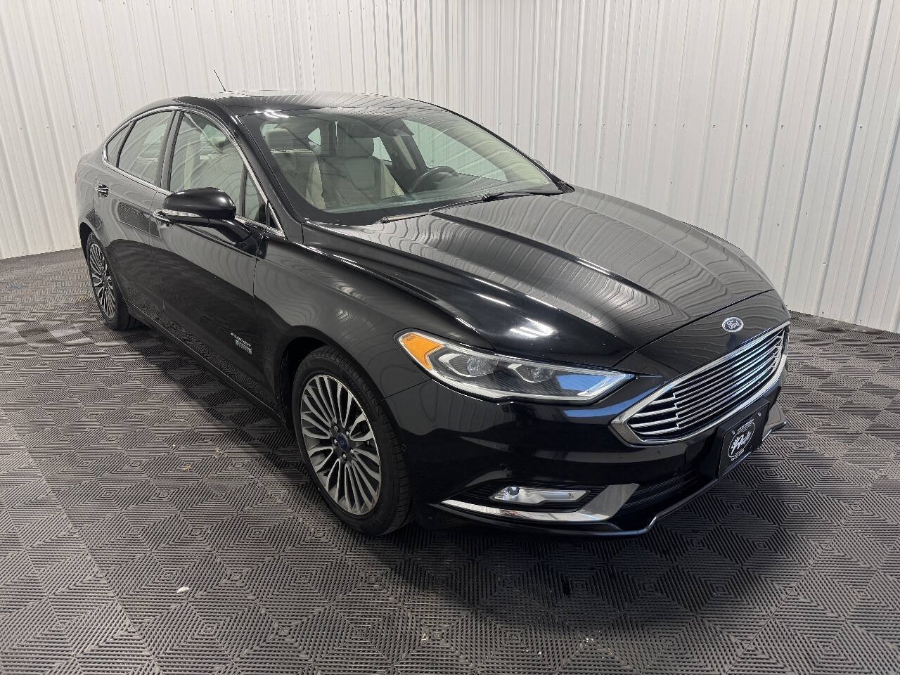 Used 2017 Ford Fusion Energi Titanium FWD image 2