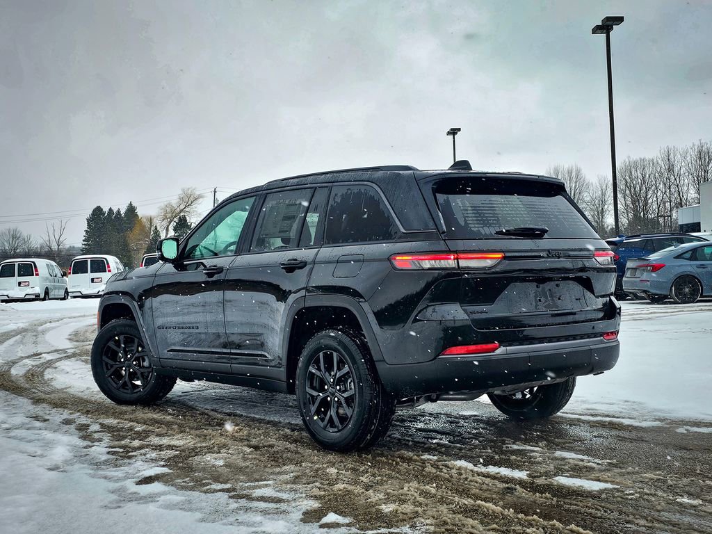 New 2026 Jeep Grand Cherokee Laredo image 5