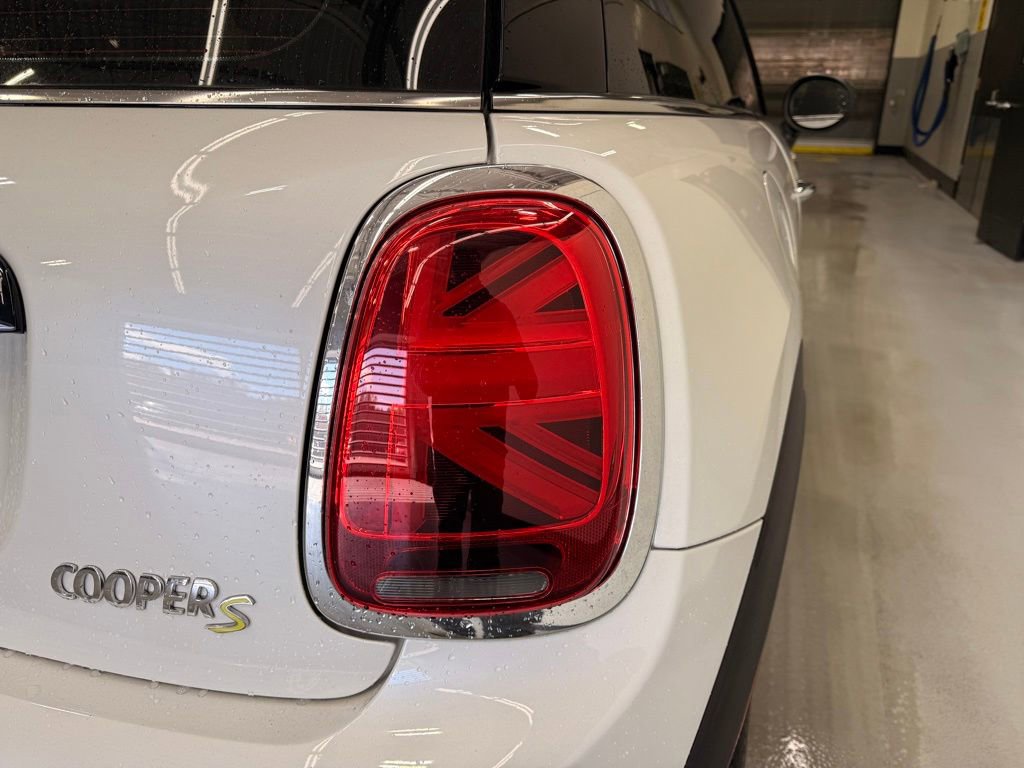 Used 2024 MINI Cooper SE w/ Signature Upholstery Package FWD image 5