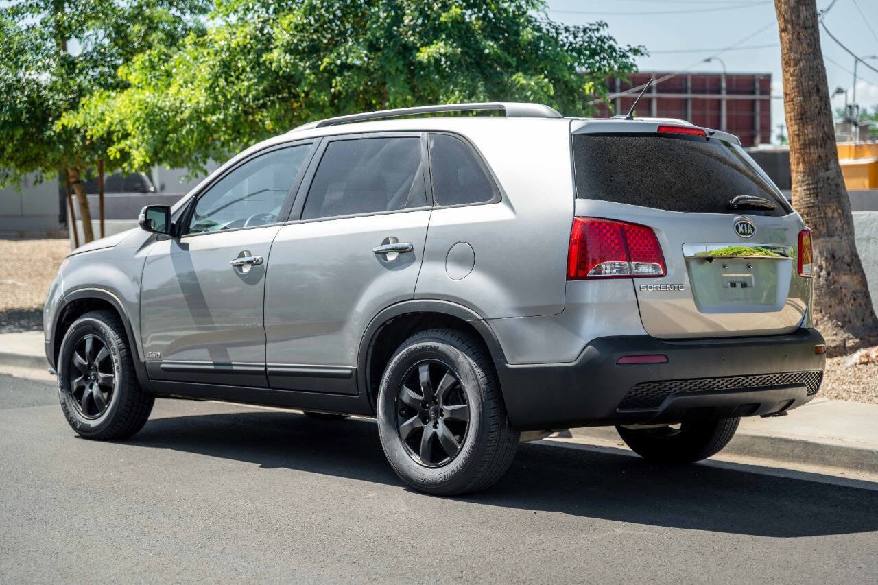 Used 2013 Kia Sorento LX w/ Convenience Pkg image 3