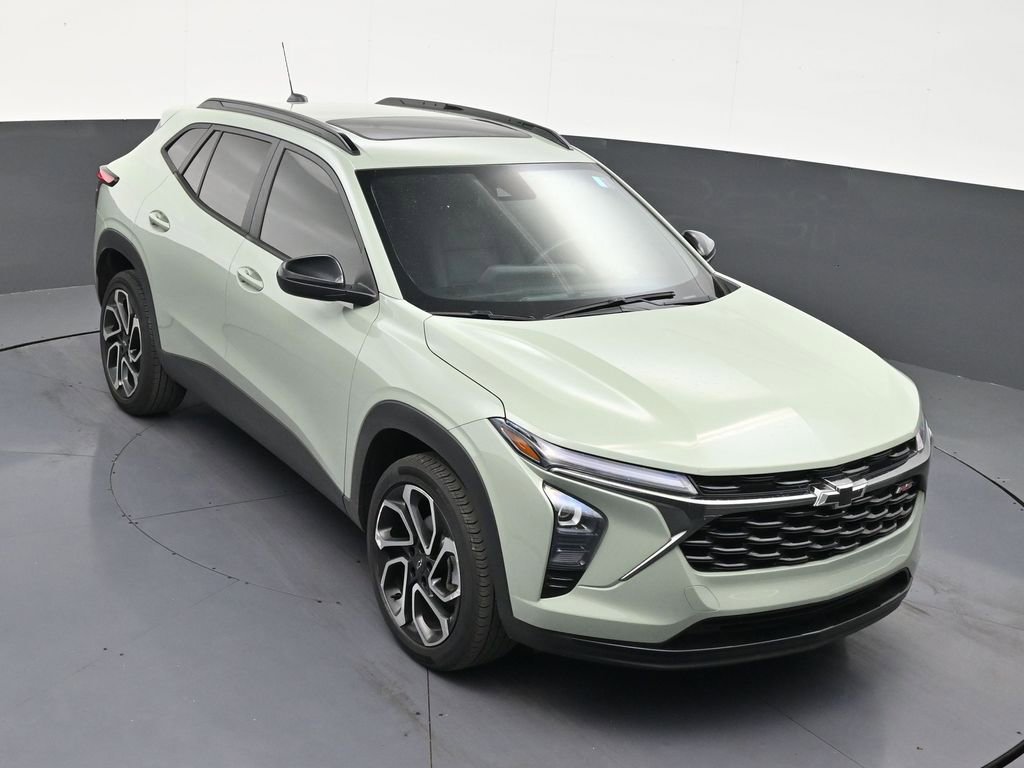 Used 2024 Chevrolet Trax RS w/ Sunroof Package FWD image 18
