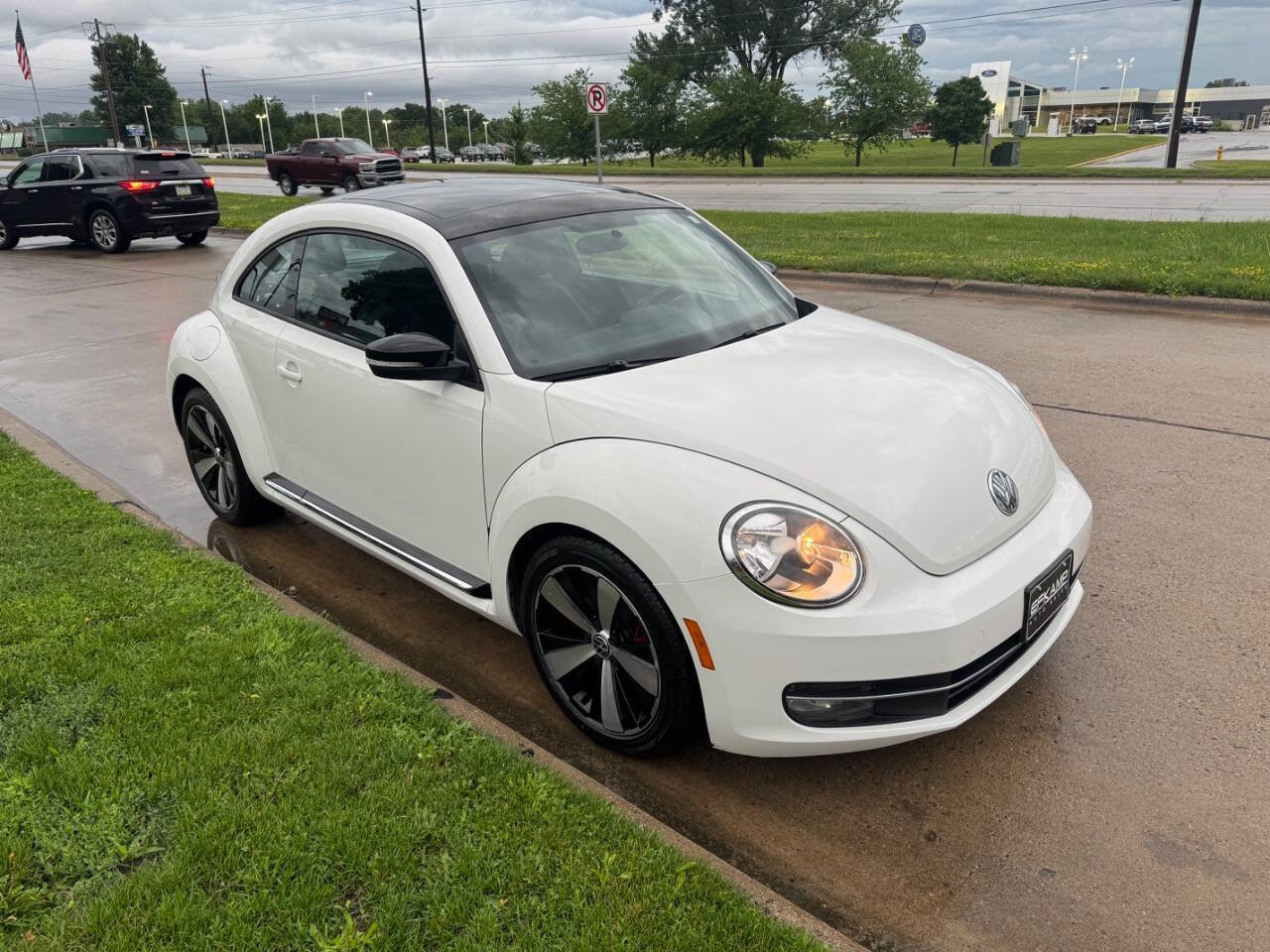 Used 2013 Volkswagen Beetle 2.0T FWD image 7